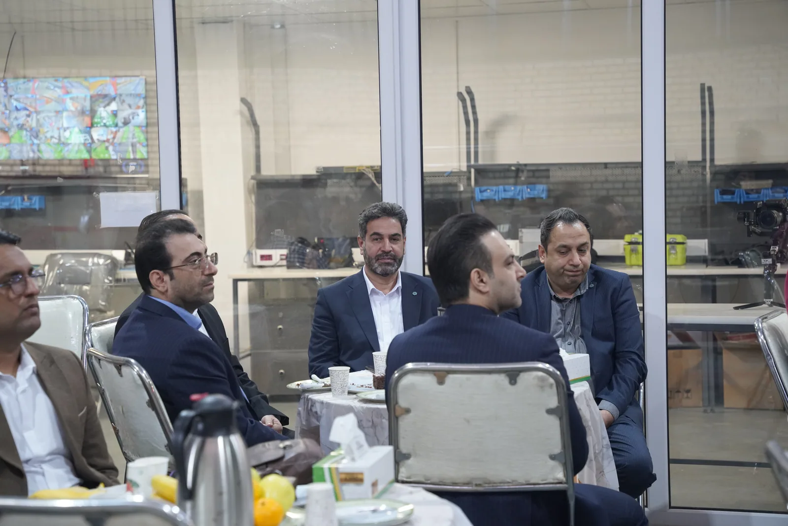 گفتوگوی مهمانان در روز افتتاح
