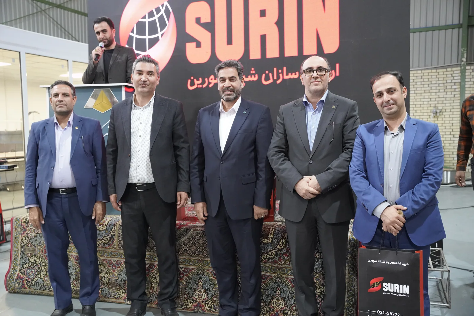 تیم سندلایت در روز افتتاح کارخانه